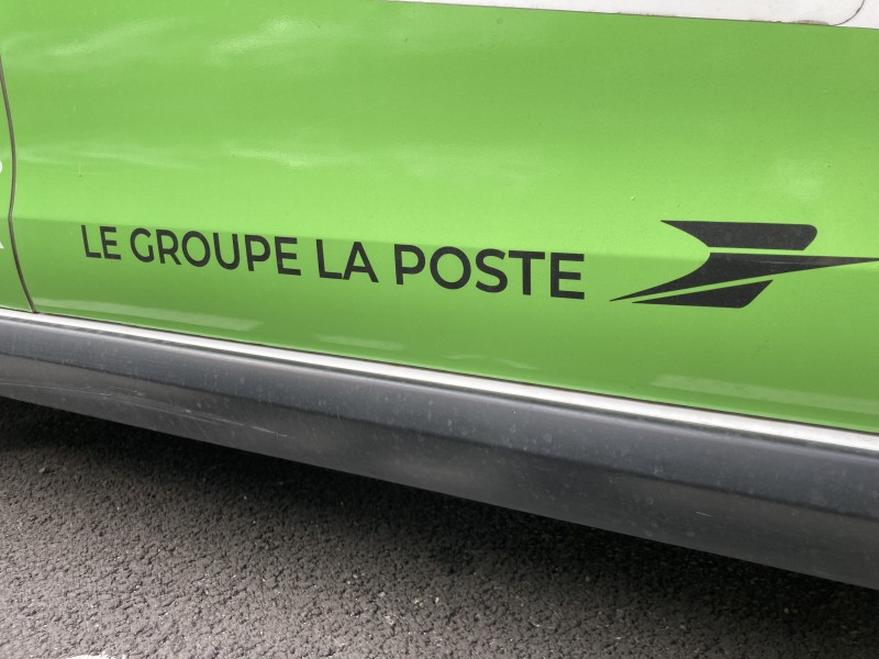 partenariat nettoyage flotte automobile sans eau! avec Groupe La poste à Montpellier