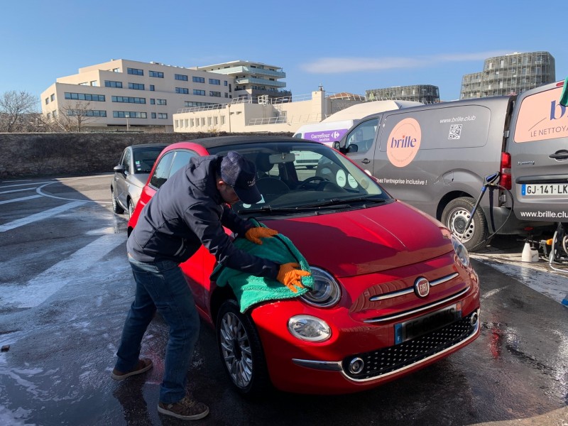 Nettoyage  d une fiat 500 à Sète 